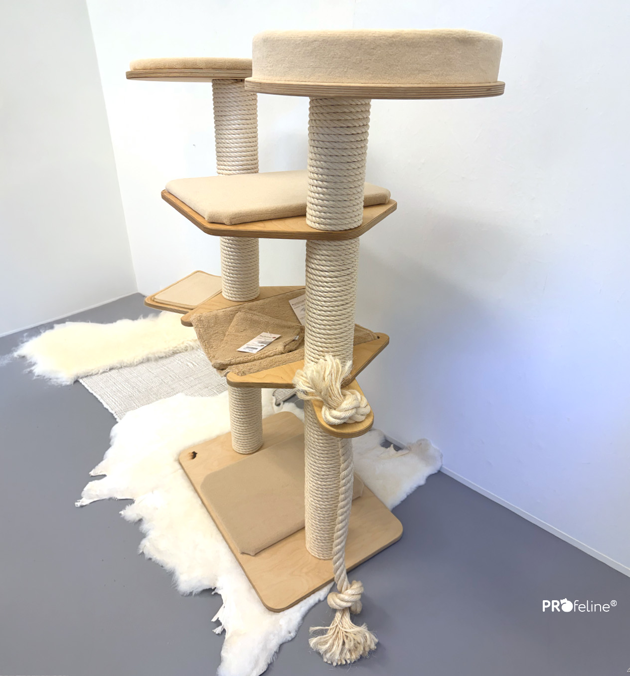 Profeline Kratzbaum – Freistehend reduziert Birke / Sand